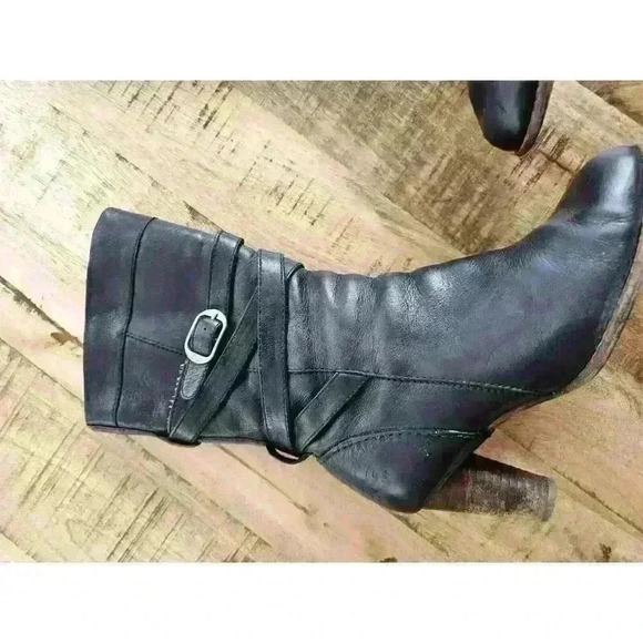 UGG Caroline High Heel Black Leather Side Zip Winter Boots Womens Size 6 - Picture 9 of 16